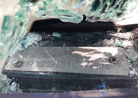 2001 Ford F-350 Lariat/Xl/Xlt z USA, uszkodzony, nr VIN 1FTSW31F11EB94778